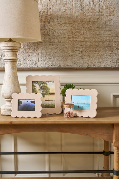 Gracie Scalloped Photo Frame - Natural